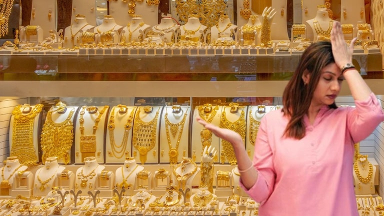 Today Gold Rate in Mumbai:सोन्याला आली झळाळी, चांदीची चमकही प्रचंड वाढली! ऐन दिवाळीत खिशाला बसणार मोठा फटका Mumbai Tak