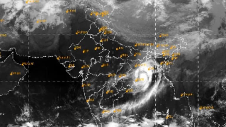 Maharashtra Weather Update : पश्चिम बंगाल, ओडीशाला वादळाचा तडाखा, महाराष्ट्रावर परिणाम होणार? महाराष्ट्रात आज वातावरण कसं?