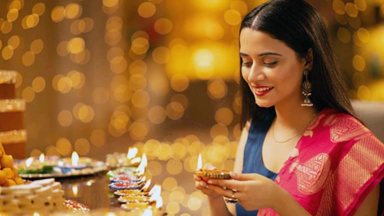 Diwali 2024 calendar: वसुबारस ते भाऊबीज...तारीख आणि मुहूर्त जाणून घ्या एका क्लिकवर यंदा दिवाळी कधी आहे.