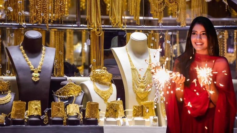 Today Gold Rate: सोन्याने नादच केलाय थेट! दिवाळीत रेकॉर्ड ब्रेक भाव, 1 तोळ्याचा दर किती? Mumbai Tak