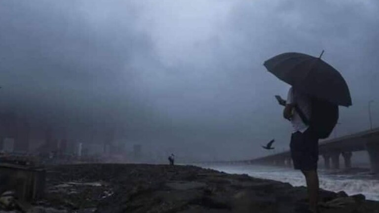 Maharashtra Weather : सोसाट्याचा वारा, वादळी पाऊस... राज्यातील 'या' भागांना आज IMD चा इशारा! Mumbai Tak