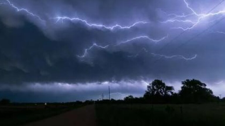 Maharashtra Weather : तो पुन्हा येणार? राज्यात 'या' जिल्ह्यांना पावसाचा इशारा! Mumbai Tak