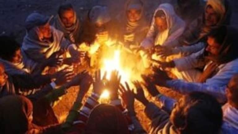 Maharashtra Weather: 'आला थंडीचा महिना, झटपट शेकोटी पेटवा'; तुमच्या शहरात कसंय वातावरण? Mumbai Tak