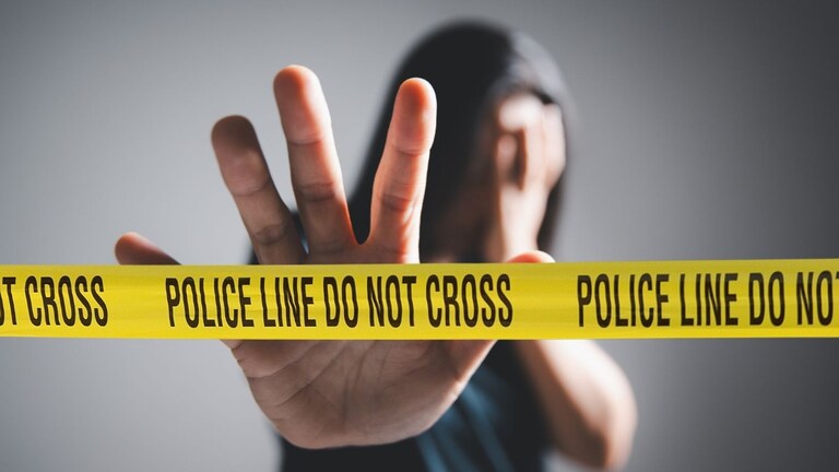 Thane Crime News : ठाणे पुन्हा हादरलं! चॉकलेटचं आमिष दाखवून चिमुकलीवर अत्याचार, आरोपीने थेट... Mumbai Tak