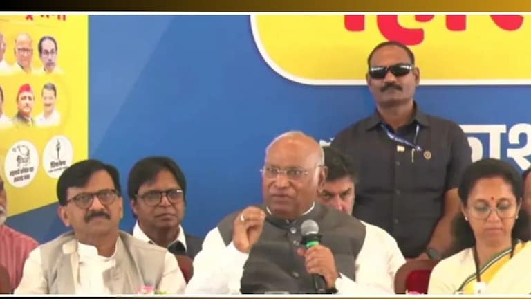 MVA Manifesto: महालक्ष्मी योजनेच्या माध्यमातून महिलांना किती रुपये मिळणार? मविआचा जाहीरनामा पाहिलात का? Mahavikas Aaghadi Manifesto