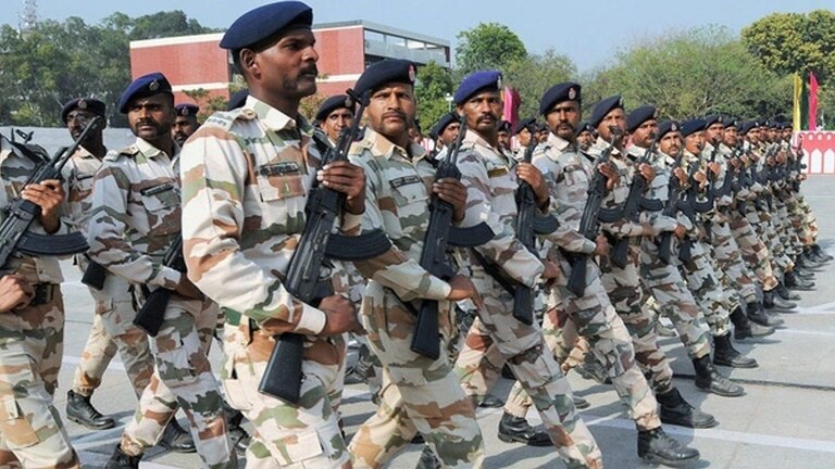 Govt Job : 'इंडो-तिबेटन बॉर्डर पोलीस दलात' भरघोस पगाराची सरकारी नोकरी! लगेच करा अर्ज Mumbai Tak