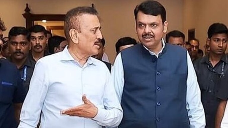 Girish Mahajan: फडणवीसांचे संकटमोचक थेट ठाण्यात, म्हणाले 'शिंदे अजिबात रुसले किंवा चिडलेले...' फडणवीसांच्या संकटमोचक थेट ठाण्यात (फाइल फोटो)