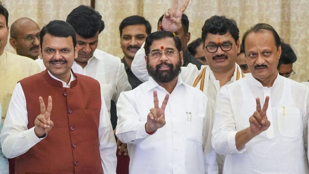 Maharashtra CM Ceremony : भाजप, शिंदे गट अन् NCP चे कोण कोण होणार मंत्री? वाचा संभाव्य 43 मंत्र्यांची संपूर्ण यादी Maharashtra CM Swearing in Ceremony :