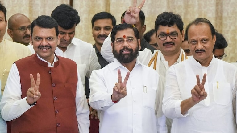 Maharashtra CM Ceremony : भाजप, शिंदे गट अन् NCP चे कोण कोण होणार मंत्री? वाचा संभाव्य 43 मंत्र्यांची संपूर्ण यादी Maharashtra CM Swearing in Ceremony :