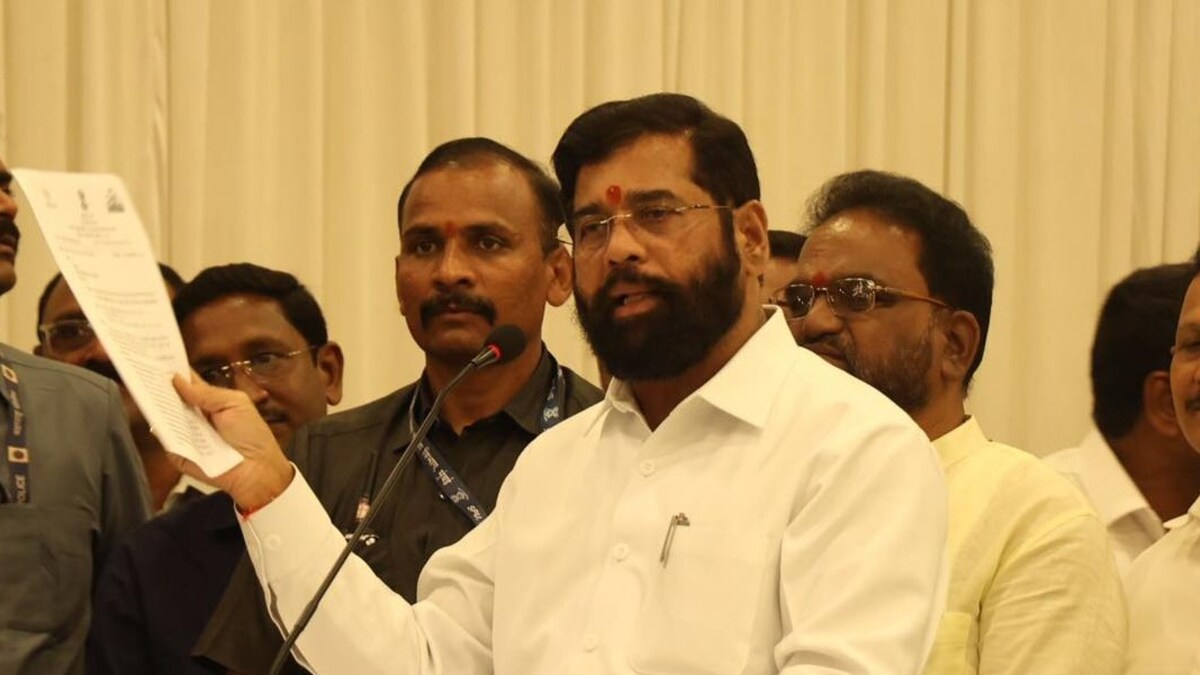 Eknath Shinde: आताच्या घडीची सगळ्यात मोठी बातमी, एकनाथ शिंदेंनी राज्यपालांना दिलं 'ते' पत्र! एकनाथ शिंदे घेणार उपमुख्यमंत्री पदाची शपथ (फाइल फोटो)
