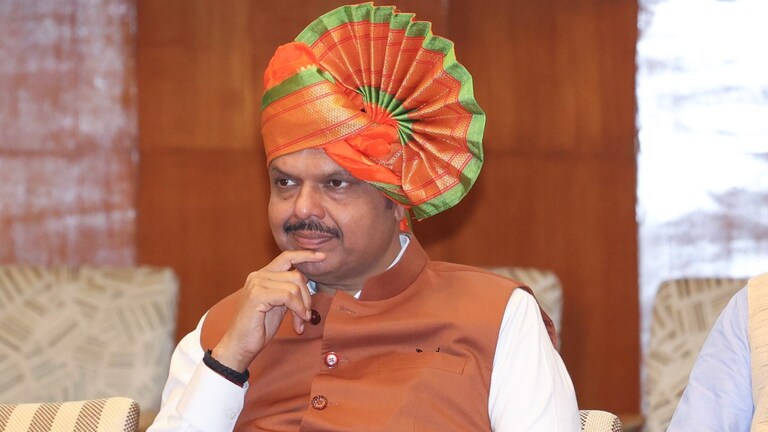 CM फडणवीस शिवसेनेच्या 'या' नेत्यांचा कापणार पत्ता?, कॅबिनेटमध्ये स्थानच नाही? CM फडणवीस शिवसेनेच्या 'या' नेत्यांचा कापणार पत्ता?