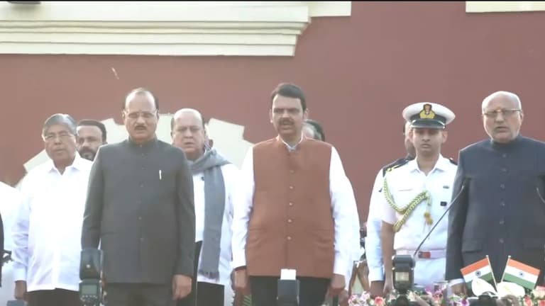 Maharashtra Cabinet Ministers List: 'ही' आहे टीम फडणवीस, पाहा संपूर्ण मंत्रिमंडळाची यादी Maharashtra Cabinet Ministers List: पाहा संपूर्ण मंत्रिमंडळाची यादी