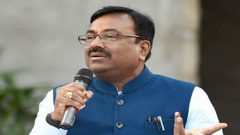 Sudhir Mungantiwar: "मंत्रिमंडळात माझं नाव असल्याचं सांगितलं आणि..."; सुधीर मुनगंटीवारांनी सगळंच सांगून टाकलं सुधीर मुनगंटीवार यांच्याविरुद्ध जालन्यातल्या जाफराबाद पोलिस ठाण्यात तक्रार दाखल