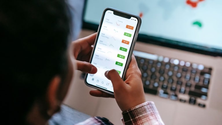 Apps Ban in India : भारत सरकारने  'या' 14 Applications वर बंदी का घातली, काय होतं कारण? समोर आली धक्कादायक माहिती Mumbai Tak