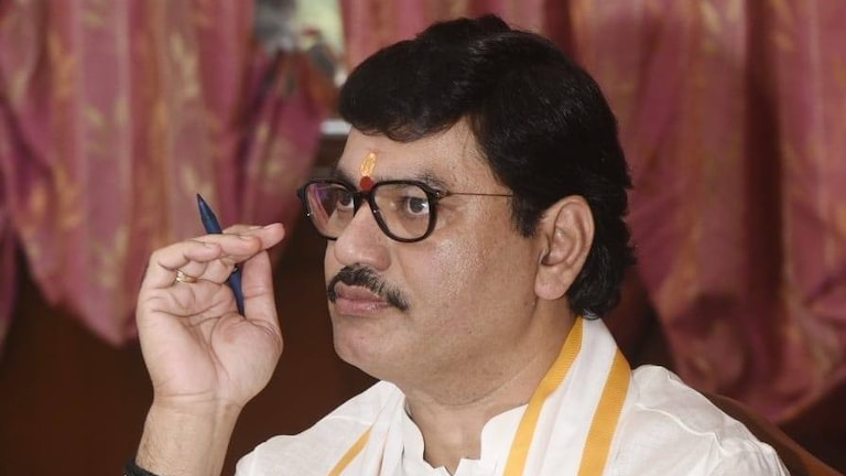 Beed: थेट धनंजय मुंडेंच्या राजीनाम्याची मागणी, मोर्च्यात नेत्यांचा प्रचंड संताप थेट धनंजय मुंडेंच्या राजीनाम्याची मागणी