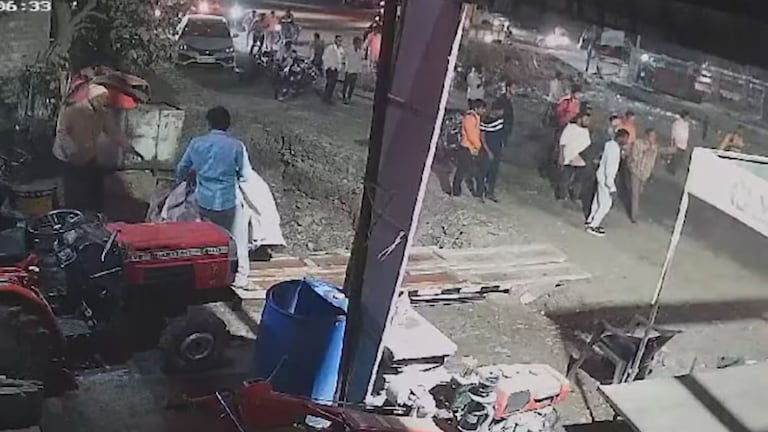 Parbhani Crime News : तिसऱ्यांदा मुलगी झाल्याचा राग आला, नराधम पतीने पत्नीला जीवंत जाळून... Mumbai Tak