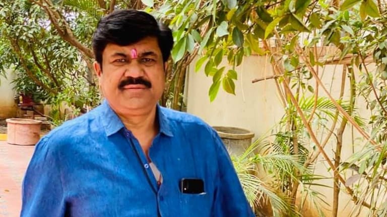 संतोष देशमुखांच्या हत्या प्रकरणात थेट वाल्मिक कराडचं नाव, CID ने पहिल्यांदाच... संतोष देशमुखांच्या हत्या प्रकरणात थेट वाल्मिक कराडचं नाव