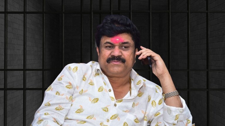 Walmik Karad SIT Custody : संतोष देशमुख यांच्या हत्येचा कट रचल्याचा आरोप, SIT ला मिळाला वाल्मिकचा ताबा Mumbai Tak