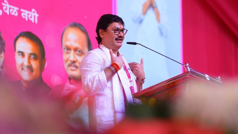 Dhananjay Munde: 'दादांना सांगितलेलं, पहाटेची शपथ घेऊ नका घात होतोय..', मुंडेंकडून गौप्यस्फोट धनंजय मुंडेंकडून पहाटेच्या शपथविधीबाबत मोठा गौप्यस्फोट
