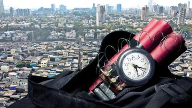 Mumbai Police : धारावीत बॉम्बस्फोटाची धमकी देणाऱ्या आरोपीला मुंबई पोलिसांकडून अटक, काय समोर आलं? Mumbai Tak