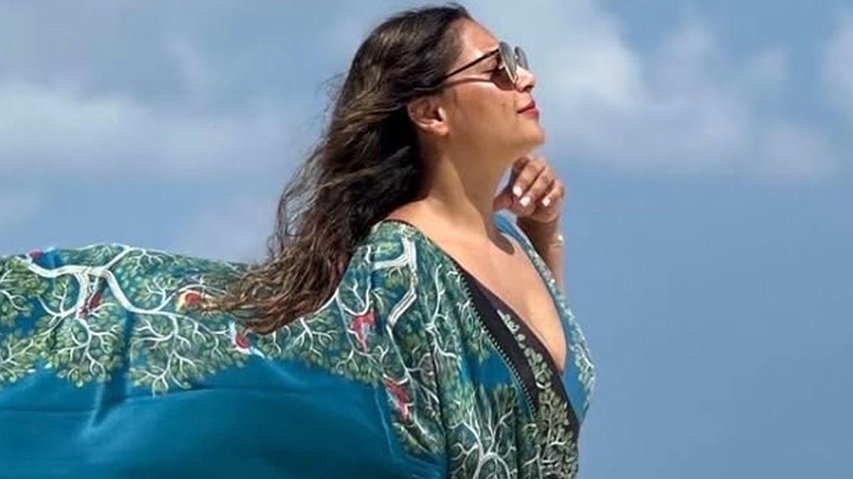 Bipasha Basu: किनाऱ्यावरच सुरू झाली अभिनेत्री, रोमान्स अन्... Bipasha Basu चा हॉट लूक