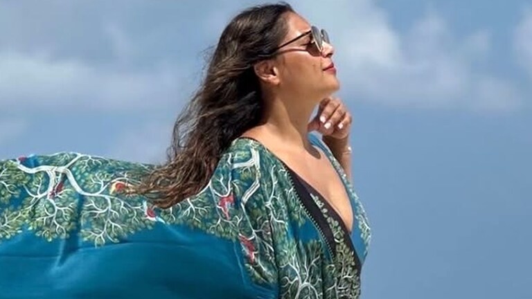 Bipasha Basu: किनाऱ्यावरच सुरू झाली अभिनेत्री, रोमान्स अन्... Bipasha Basu चा हॉट लूक