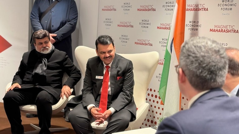 Devendra Fadnavis : पहिल्याच दिवशी 6 लाख कोटीच्या गुंतवणुकीचे करार, CM फडणवीसांच्या नेतृत्वात नवा विक्रम Mumbai Tak