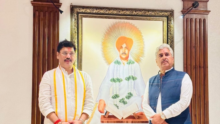 Dhananjay Munde : "भगवानगडाच्या पाठिंब्यामुळे मोठी ताकद मिळाली, आत्मविश्वास वाढला" Mumbai Tak