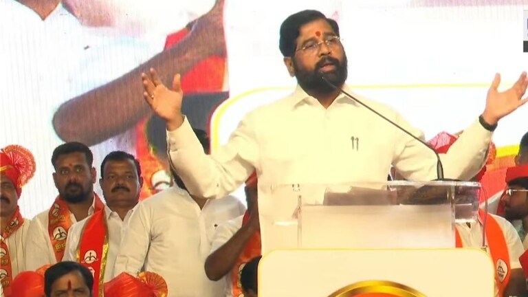 Eknath Shinde: "हे दुष्ट सावत्र भाऊ यांनी खोडा घातलाय, त्यांना..." सासवडमध्ये DCM शिंदेंनी विरोधकांवर डागली तोफ DCM Eknath Shinde Latest Speech