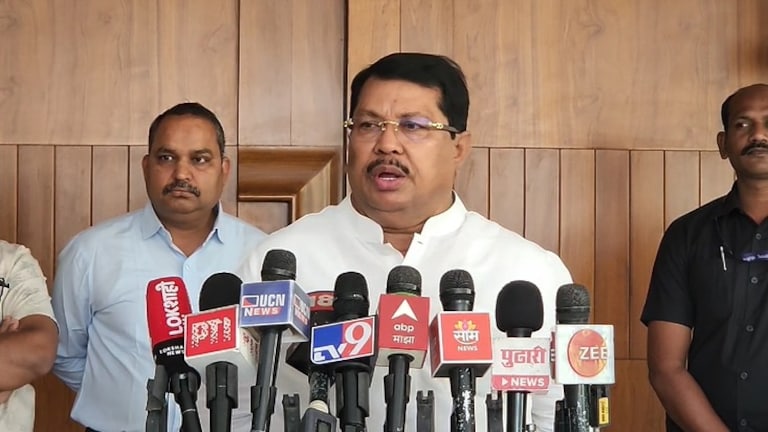 'संतोष देशमुख प्रकरणात आरोपींना पाठीशी घालेल तो नालायक ठरेल', वड्डेटीवारांची जहरी टीका विजय वडेट्टीवारांची जहरी टीका