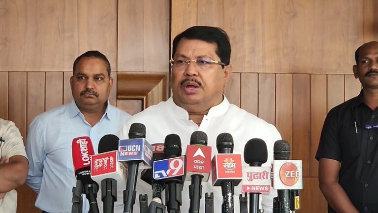 'संतोष देशमुख प्रकरणात आरोपींना पाठीशी घालेल तो नालायक ठरेल', वड्डेटीवारांची जहरी टीका विजय वडेट्टीवारांची जहरी टीका