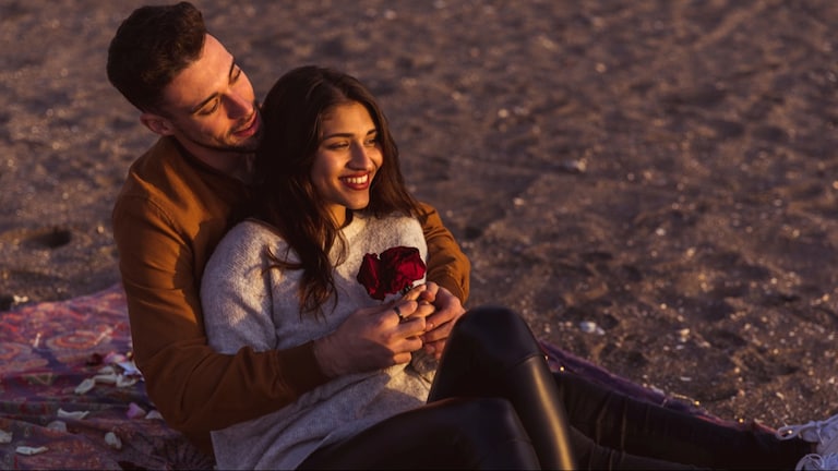 Valentine's Week List 2025: कधीपासून सुरू होतोय व्हॅलेंटाईन आठवडा.. कोणत्या दिवशी काय साजरं करायचं? Mumbai Tak
