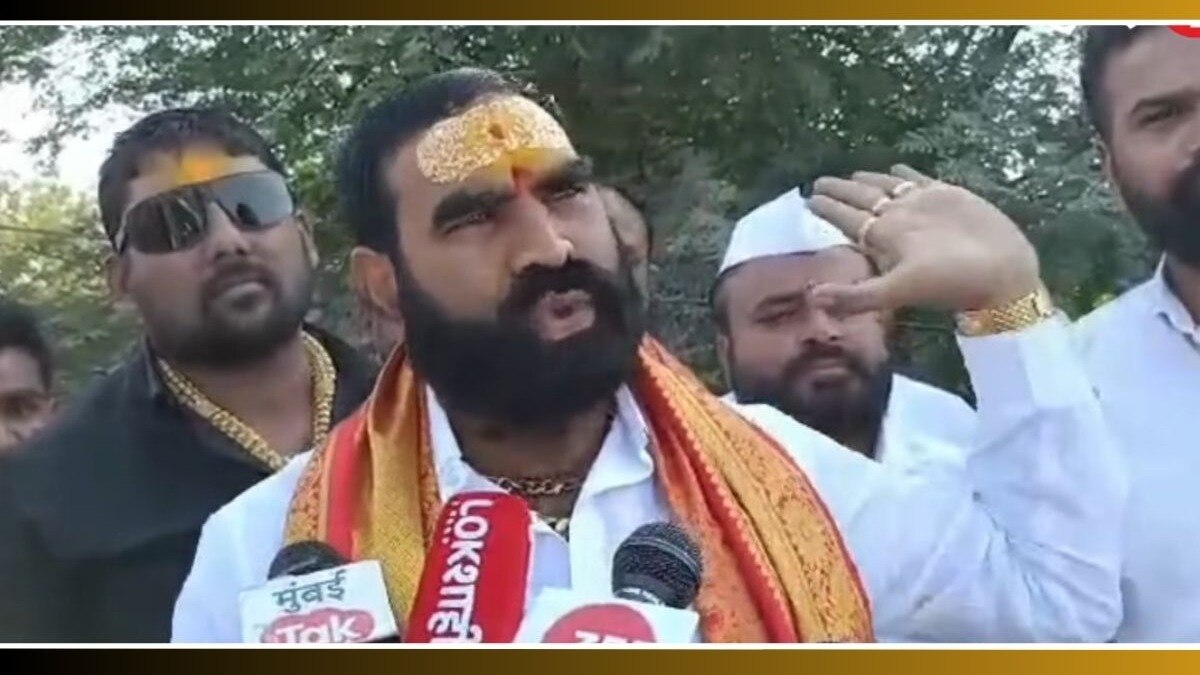 Santosh Bangar : "गद्दारी गद्दारी म्हणतो, तुमच्या तर थोबाडात मारलं पाहिजे", संतोष बांगर यांची संजय राऊतांवर घणाघाती टीका Santosh Bangar On Sanjay Raut