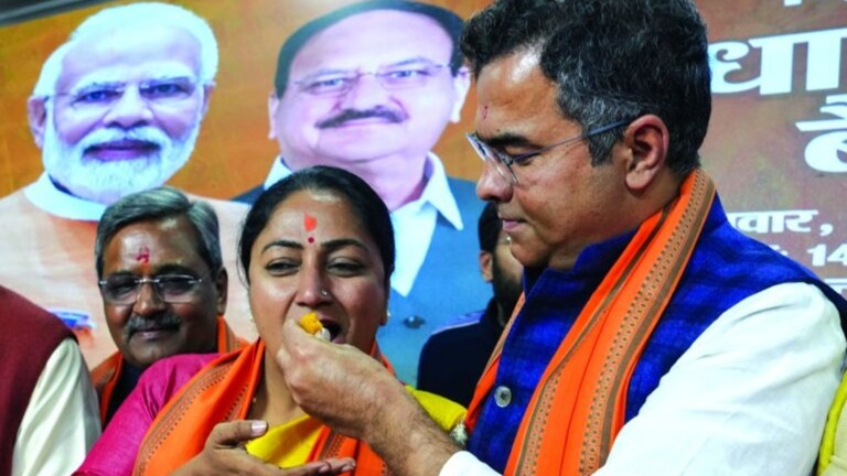 Delhi Chief Minister : परवेश वर्मा नाही, 'या' महिला नेत्याला मिळणार दिल्लीच्या मुख्यमंत्रिपदाची संधी Mumbai Tak