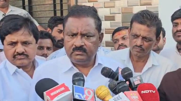 "गुंडगिरी दहशत संपवण्यासाठीच मी राजकारणात...", काळे झेंडे दाखवल्यानंतर सुरेश धस यांनी मुंडे समर्थकांना दिला इशारा Suresh Dhas Press Conference