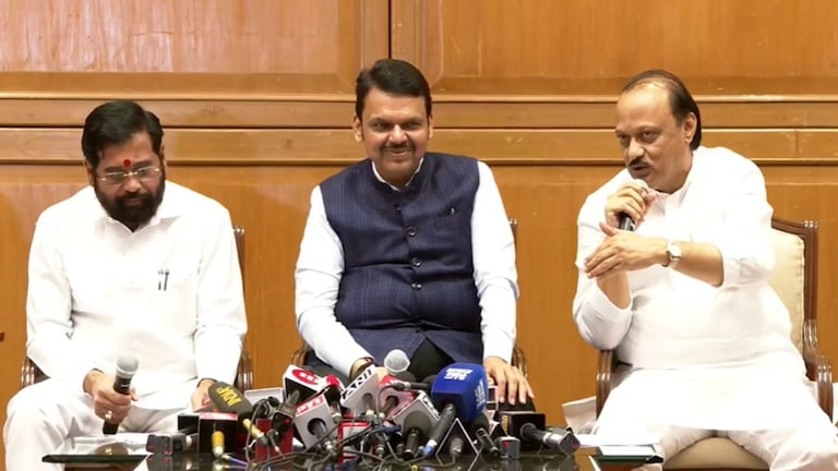 Ajit Pawar : "तुम्हाला खुर्ची वाचवता आली नाही, त्याला मी काय करू?" भर पत्रकार परिषदेत दादांचा शिंदेंना टोला Mumbai Tak