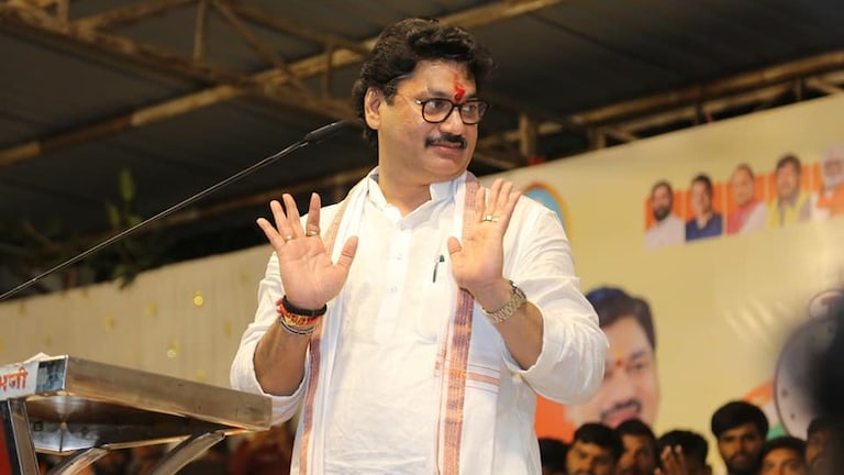 सहजासहजी नाही झाला धनंजय मुंडेंचा राजीनामा, ही आहे Inside स्टोरी.. क्रोनोलॉजी पाहा! धनंजय मुंडे - फाइल फोटो (सौजन्य: Facebook)