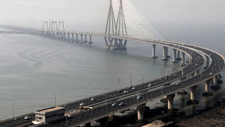 Weather In Maharashtra : मुंबई शहर आणि उपनगरात उष्णतेच्या लाटा! 'या' ठिकाणी कसं आहे तापमान? वाचा सविस्तर Mumbai Weather Update Today