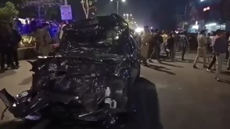 पुण्याच्या पोर्शे कार अपघातासारखीच घटना! मद्यधुंद तरूण, 120 चा स्पीड, भीषण अपघाता तिघांचा मृत्यू, 5 जखमी Mumbai Tak