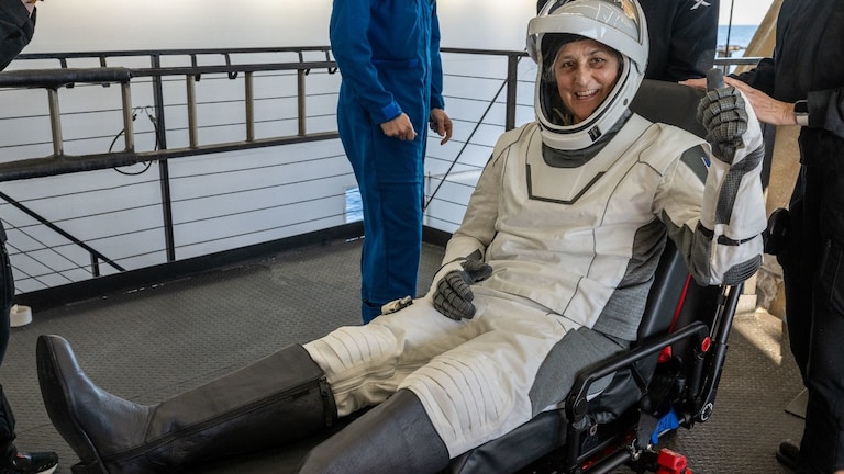 अंतराळातून परतलेल्या सुनिता विल्यम्स चालणं विसरतील का? will sunita williams who returned to Earth after 9 months in space forget how to walk what do experts think (फोटो सौजन्य: NASA)