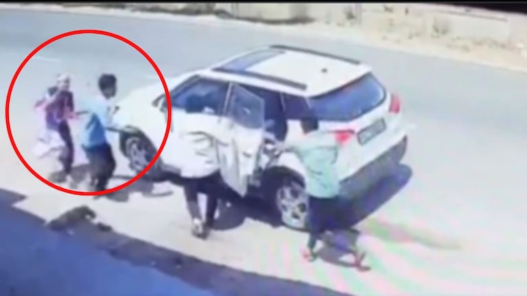 Nashik Crime : नाशिकमध्ये भरदिवसा मुलीचं अपहरण, व्हायरल CCTV व्हिडीओच्यामागे निघाली वेगळीच घटना Mumbai Tak