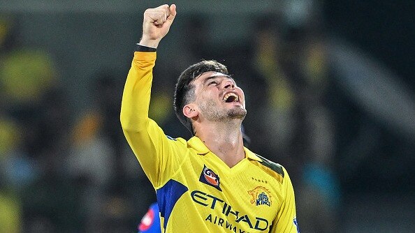 CSK vs MI: मुंबई इंडियन्सच्या 4 दिग्गज फलंदाजांना माघारी पाठवणारा नूर अहमद आहे तरी कोण? Mumbai Tak