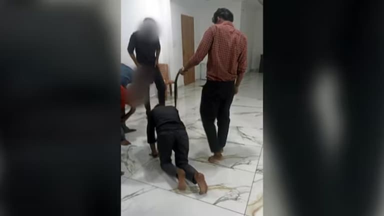 टार्गेट पूर्ण झालं नाही म्हणून, कुत्र्यासारखं गळ्यात पट्टा बांधला, कंपनीतला व्हायरल व्हिडीओ काय? Mumbai Tak