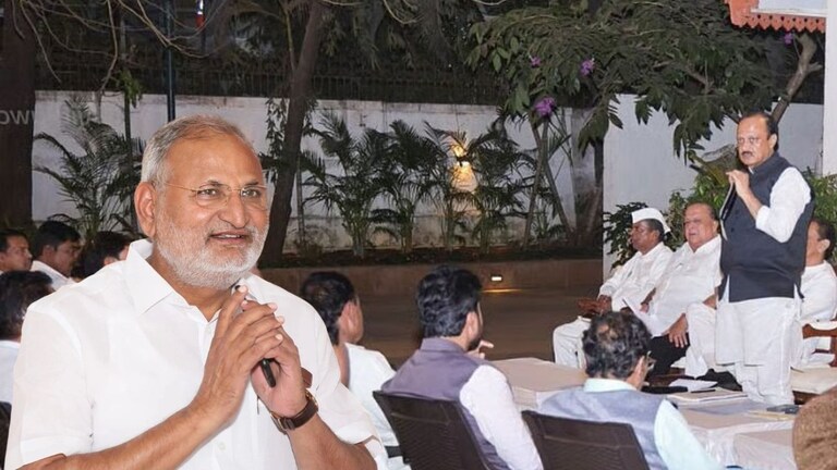 मुक्ताफळं उधळणाऱ्या माणिकरावांना अजितदादांनी झापलं, राष्ट्रवादीच्या बैठकीत नेमकं काय घडलं? Mumbai Tak