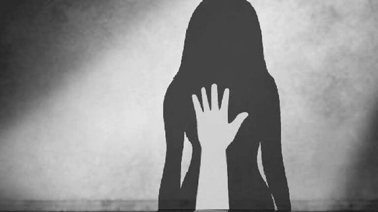 Thane: अचानक आला अन् 'त्या' मुलीला भररस्त्याच... इंजिनिअरिंगला असलेल्या तरुणाने केलं नको ते! Mumbai Tak