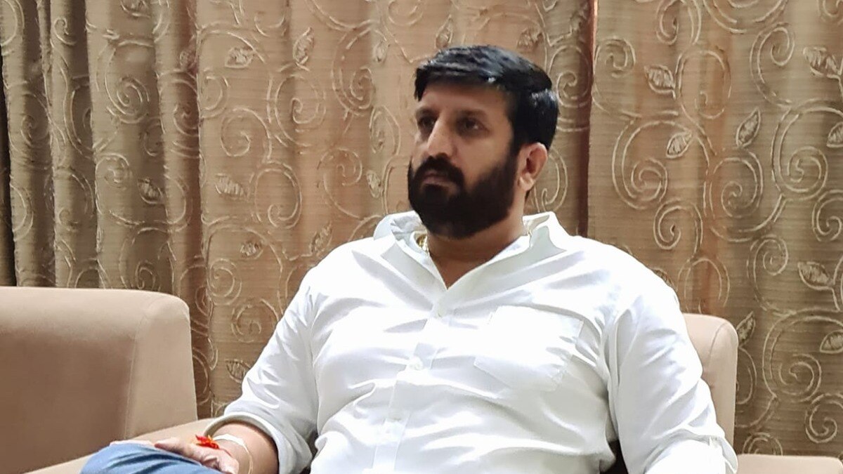 पुण्यातील कुख्यात गुंड निलेश घायवळवर जीवघेणा हल्ला (फोटो सौजन्य: Facebook)