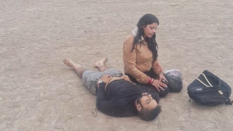 Terror Attack: पतीच्या मृतदेहाशेजारी पत्नी अन्... 'हा' फोटो तुमचं काळीज टाकेल पिळवटून! 'हा' फोटो तुमचं काळीज टाकेल पिळवटून