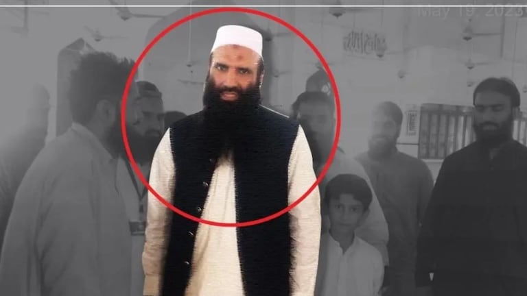 पहलगाममध्ये 28 निष्पापांचा घेतला जीव, 'हा' नराधम आहे मास्टरमाईंड... त्याच्यावर पाक लष्कर उधळतं फुलं! Pahalgam Terrorist Attack Mastermind