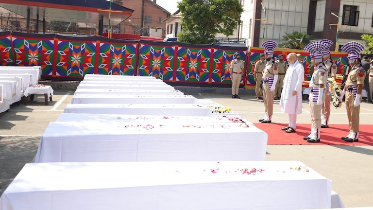 Pahalgam Terror Attack: दहशतवादी हल्ल्यात मृत्यू झालेल्यांची संपूर्ण यादीच आली समोर! दहशतवादी हल्यात्यील मृतांची यादी (फोटो सौजन्य: Facebook)