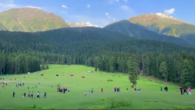 प्रत्येक भारतीयाला सतावणारा प्रश्न... पहलगाममध्ये दहशतवादी हल्ला झाला तिथे Army का नव्हती? पहलगाममध्ये दहशतवादी हल्ला तिथे Army का नव्हती?